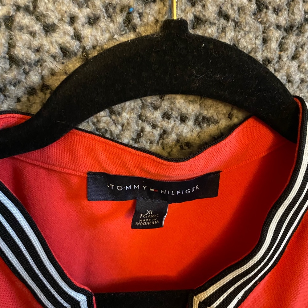 Tommy Hilfiger Coral Crop Top with Striped V-Notch - Picture 5 of 11